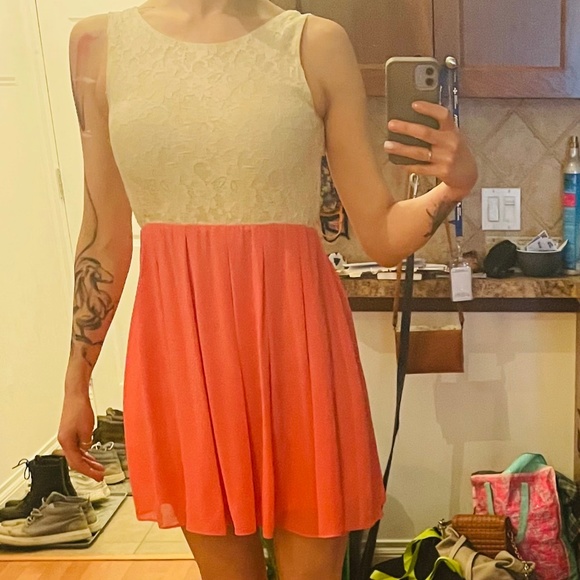 Lace and tool bright short dress - Picture 1 of 4